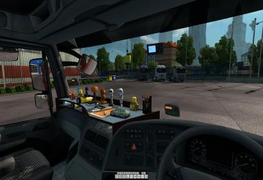 Table & wind-shield set for Actros MP3 v1.1.0