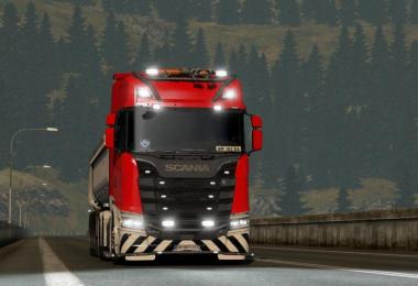 Realistic Headlights for All Trucks 1.32.x